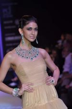 Model walks the ramp for Saboo Fine Jewels Show at IIJW Day 4 on 22nd Aug 2012 (127).JPG